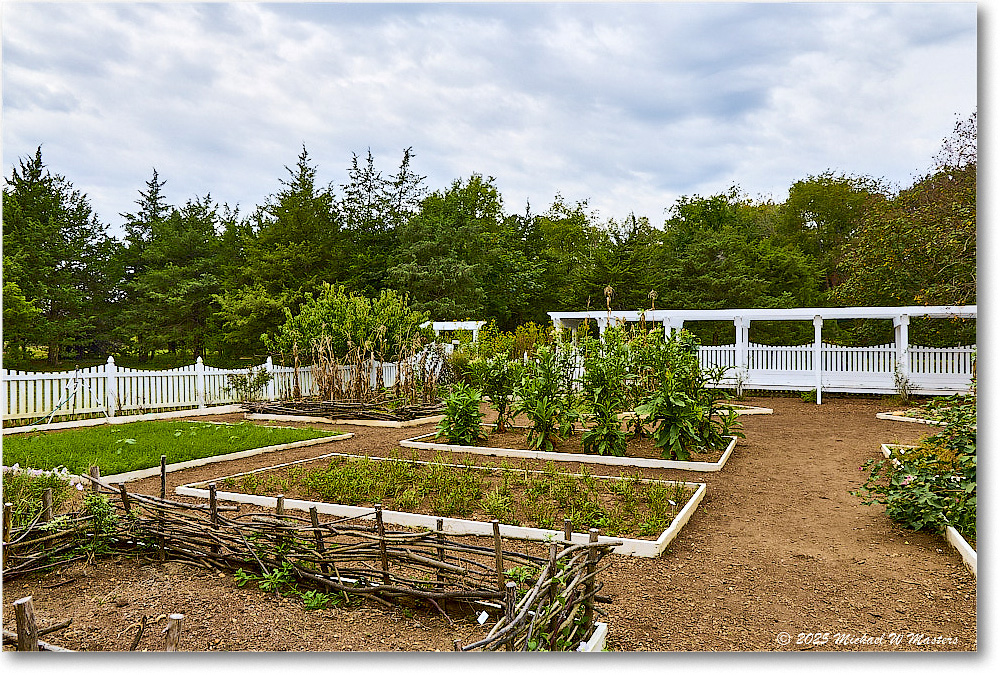 Garden_FerryFarm_2025Sep_R5D02143-45_HDR