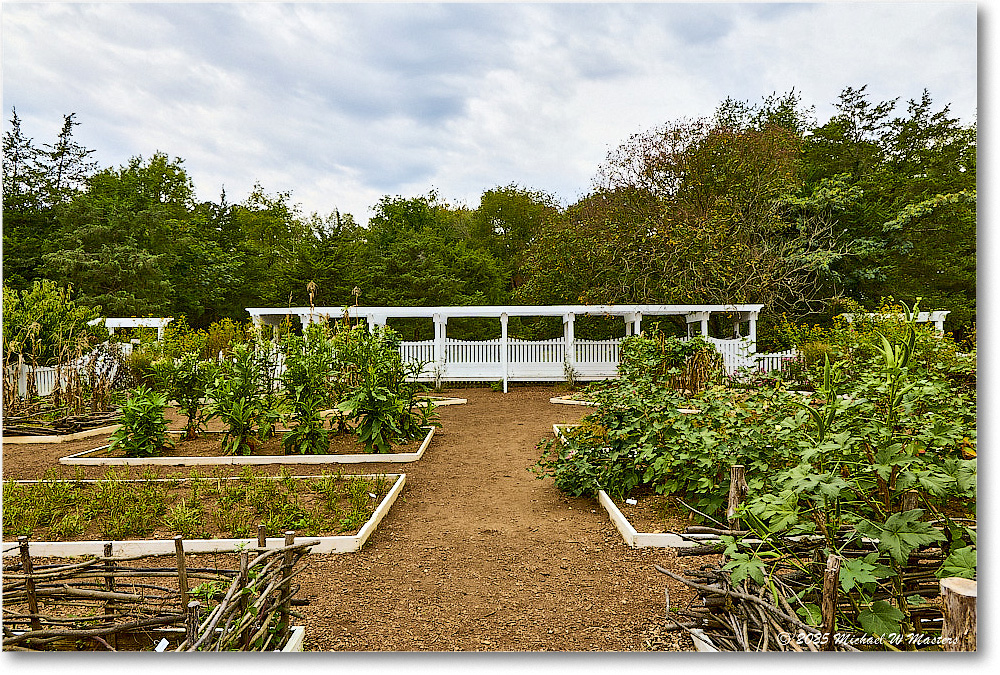 Garden_FerryFarm_2025Sep_R5D02146-48_HDR