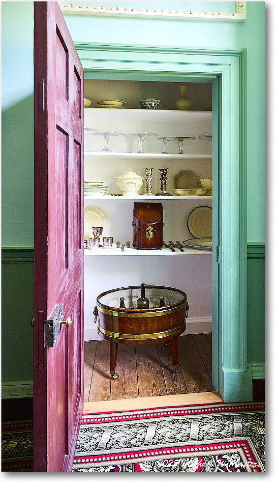 DiningRoomPantry_Kenmore_2025Oct_R5D02294