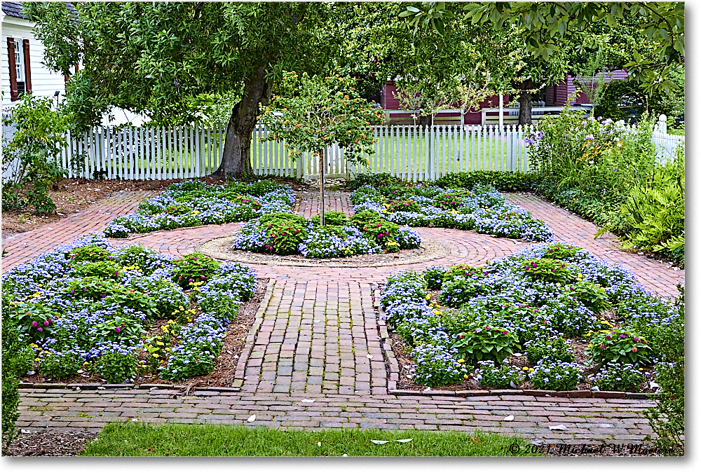 AlexanderCraigGarden_Williamsburg_2021Jul_R5B04084 copy