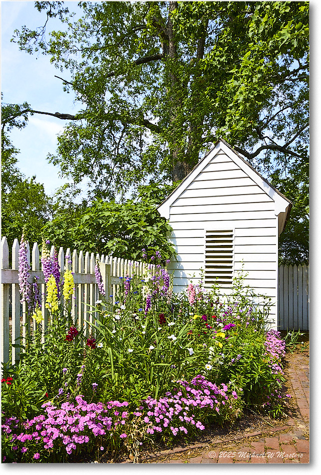 ShieldsTavernGarden_Williamsburg_2025May_R5C02956