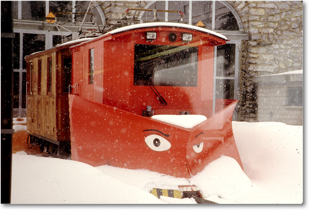 JungfrauRailSnowPlow-Switzerland-1997Apr-ek2 copy