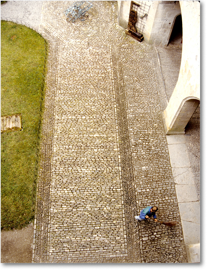 CastleGruyeresCourtyard-Switzerland-1997Apr-ek20 copy