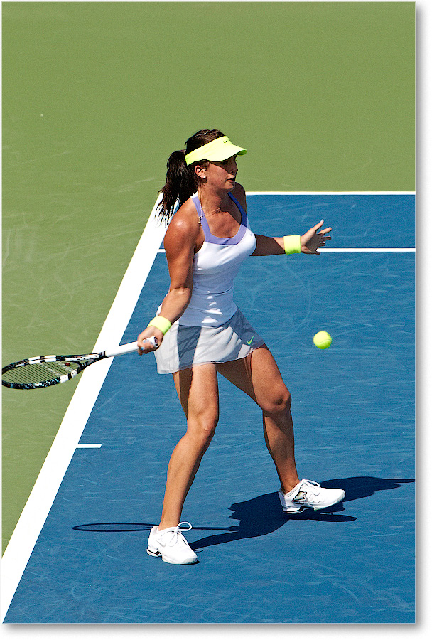 Arvidsson (l A Radwanska R32) Cincy2012_D4B6012 copy