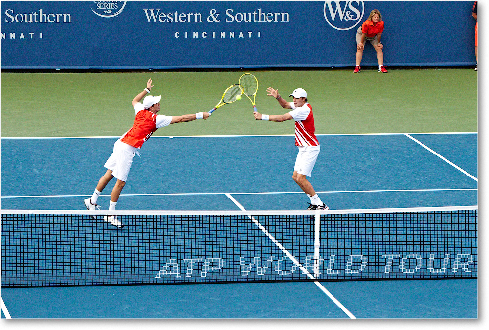 Bryan-Bryan (l Lindstedt-Tecau SF) Cincy2012_D4B9774 copy