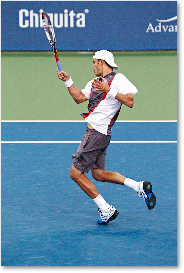 Mathieu (l Wawrinka R64) Cincy2012_D4B4152 copy