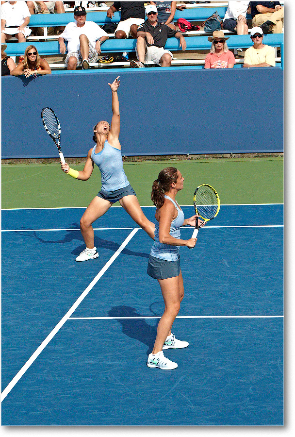 Errani-Vinci (l Goerges-ZahlavovaStrycova QF) Cincy2013_D4C6137 copy