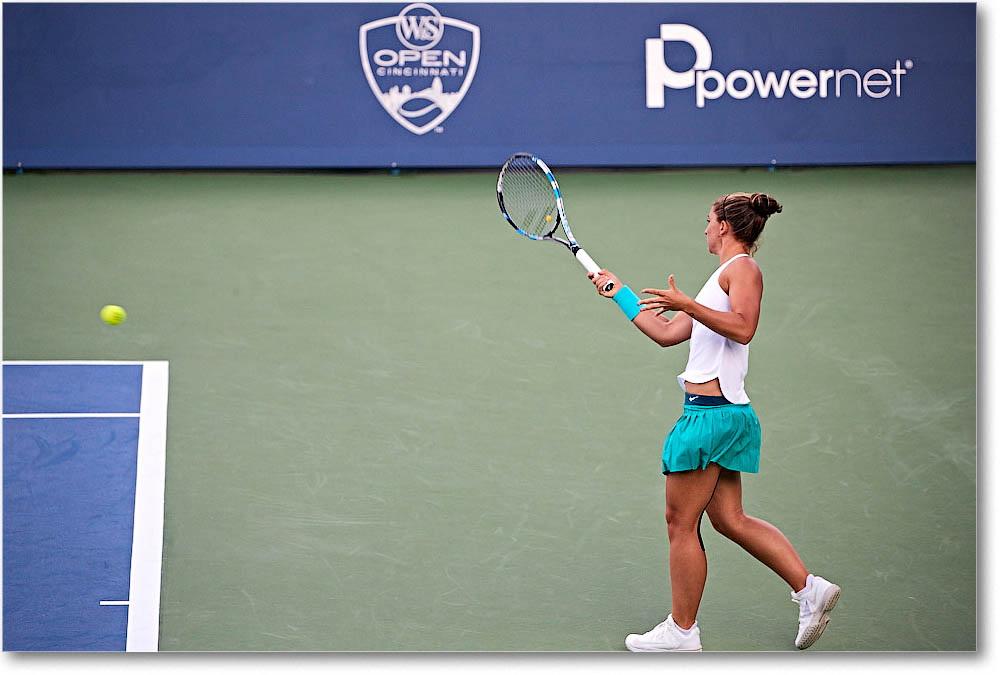 Errani_(l_Vandeweghe_R64)_Cincy2016_4DXA1464 copy