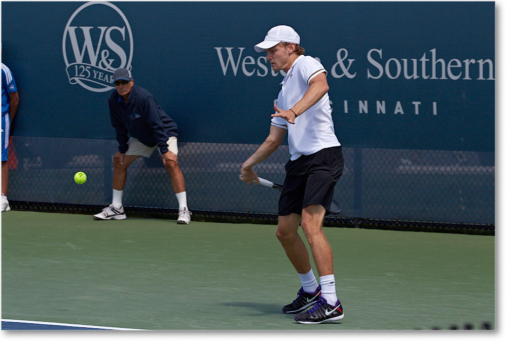 Goffin (d Pospisil R32) Cincy2013_D4C4298 copy