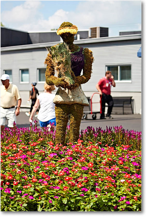 ShrubberyLady_Cincy2016_4DXA4307 copy