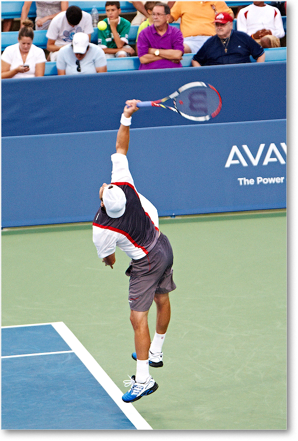 Mathieu (l Wawrinka R64) Cincy2012_D4B4158 copy