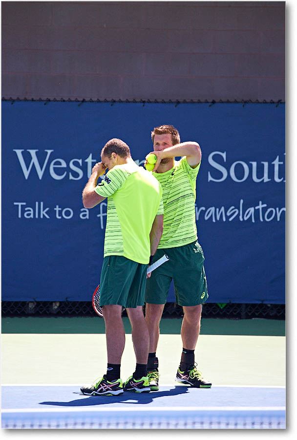 PeyaSoare_(l_RojerTecau_R16)_Cincy2015_2DXB0468 copy