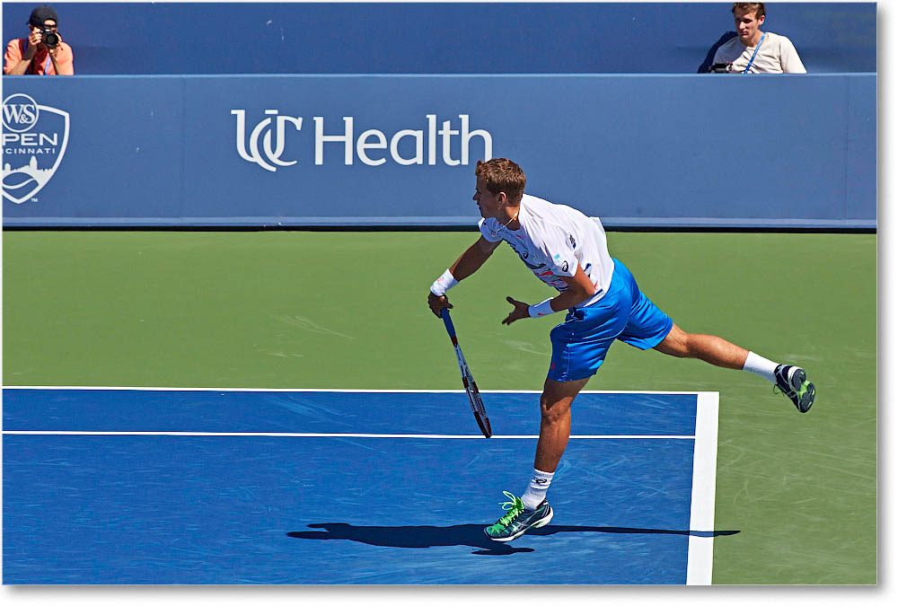 Pospisil_(l_Federer_R32)_Cincy2014_2DXA3268 copy