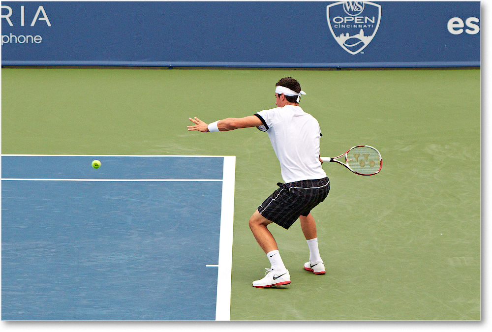 Tomic (l Federer R16) Cincy2012_D4B7759 copy